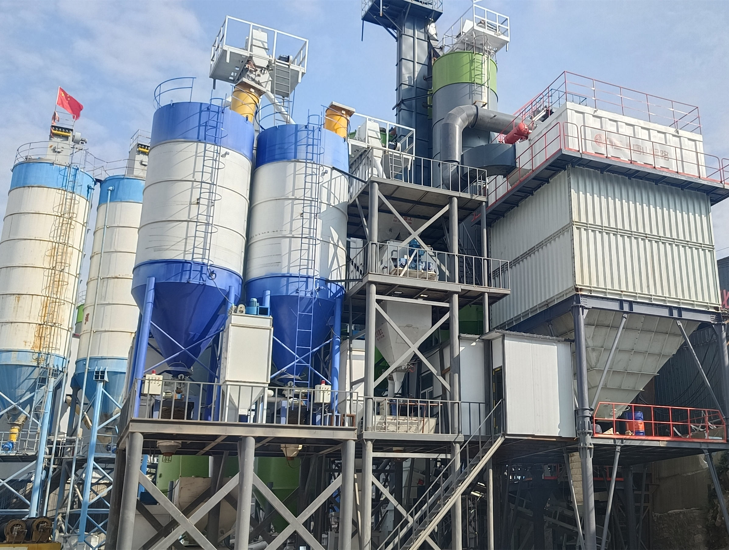 機(jī)制砂成建筑用砂主要來(lái)源，唐山金路制砂樓提供高標(biāo)準(zhǔn)機(jī)制砂生產(chǎn)設(shè)備