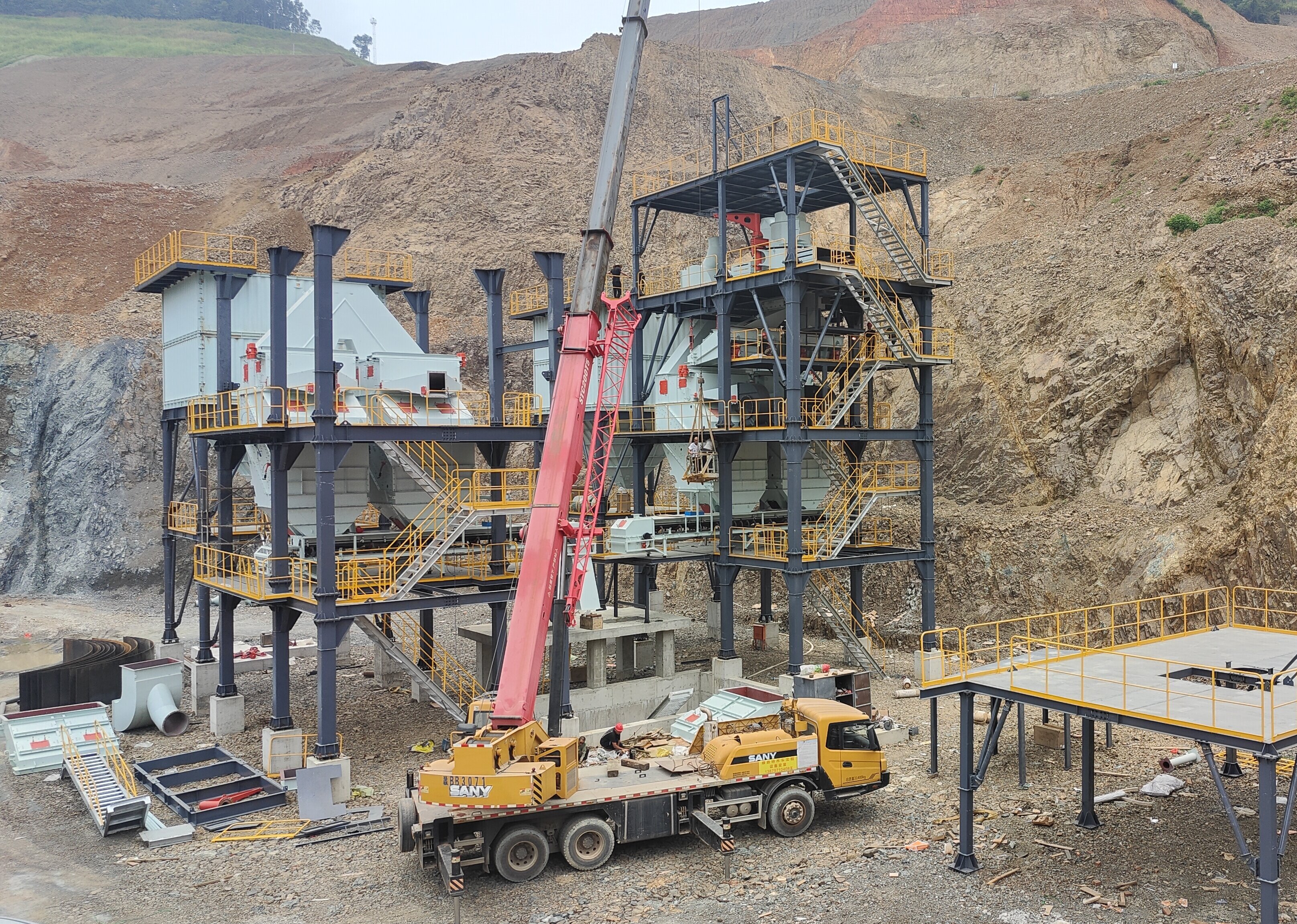 突破行業(yè)瓶頸！新型干法制砂樓實(shí)現(xiàn)配比可調(diào)、含粉率可控 引領(lǐng)綠色制砂新變革